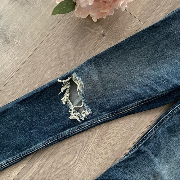Everlane The Cheeky Distressed Knee Slim Straight Leg Blue Jeans - Picture 4 of 9